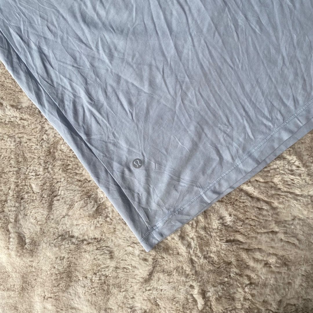 LULULEMON - SHIRT AUTHENTIC (Category: Activewear) located in Bacolod City. Submitted by mic_moneyyyyy (Listing ID 1464898579, Image 3). Description: LULULEMON - SHIRT Size : Tagged as Large Width : 22 Length : 28 Condition : Excellent No issue need wash.