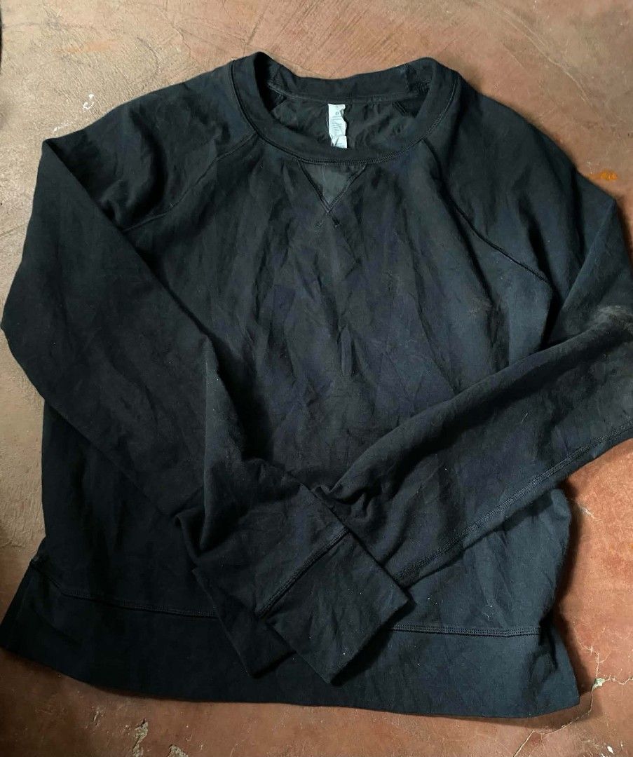 Lululemon Athletica Black Sweatshirt Size 6 (Category: Coats, Jackets and Outerwear) located in Gumaca. Submitted by makuliti (Listing ID 1464821845, Image 1). Description: - Brand: Lululemon - Color: Classic Black - Size: 6 (tag attached) - Style: Long sleeve crewneck pullover with front V-stitch detail - Details: Contrast panels at back yoke and shoulders, ribbed cuffs and hem - Safety/Design: Small reflective logo on lower left back hem - Mate