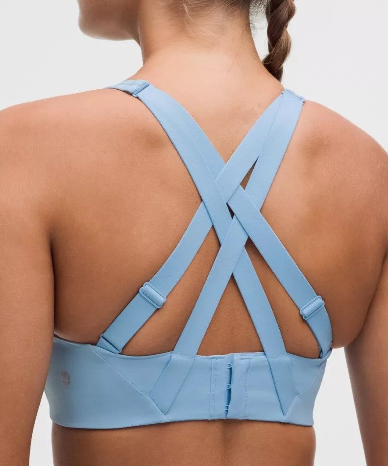 lululemon Energy Bra High Support (Category: Activewear) located in Taguig. Submitted by Sportywear (Listing ID 1464818536, Image 2). Description: 34D on tag can fit up to 36 B/C intact pads no flaws.