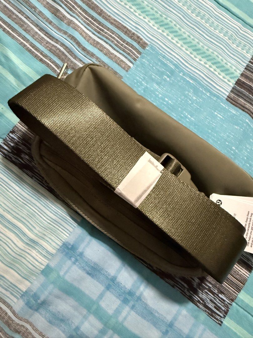 Lululemon Everywhere Belt Bag Olive Green (Category: Clutches) located in Quezon City. Submitted by tss1627 (Listing ID 1464922813, Image 2). Description: Brand New with tag .