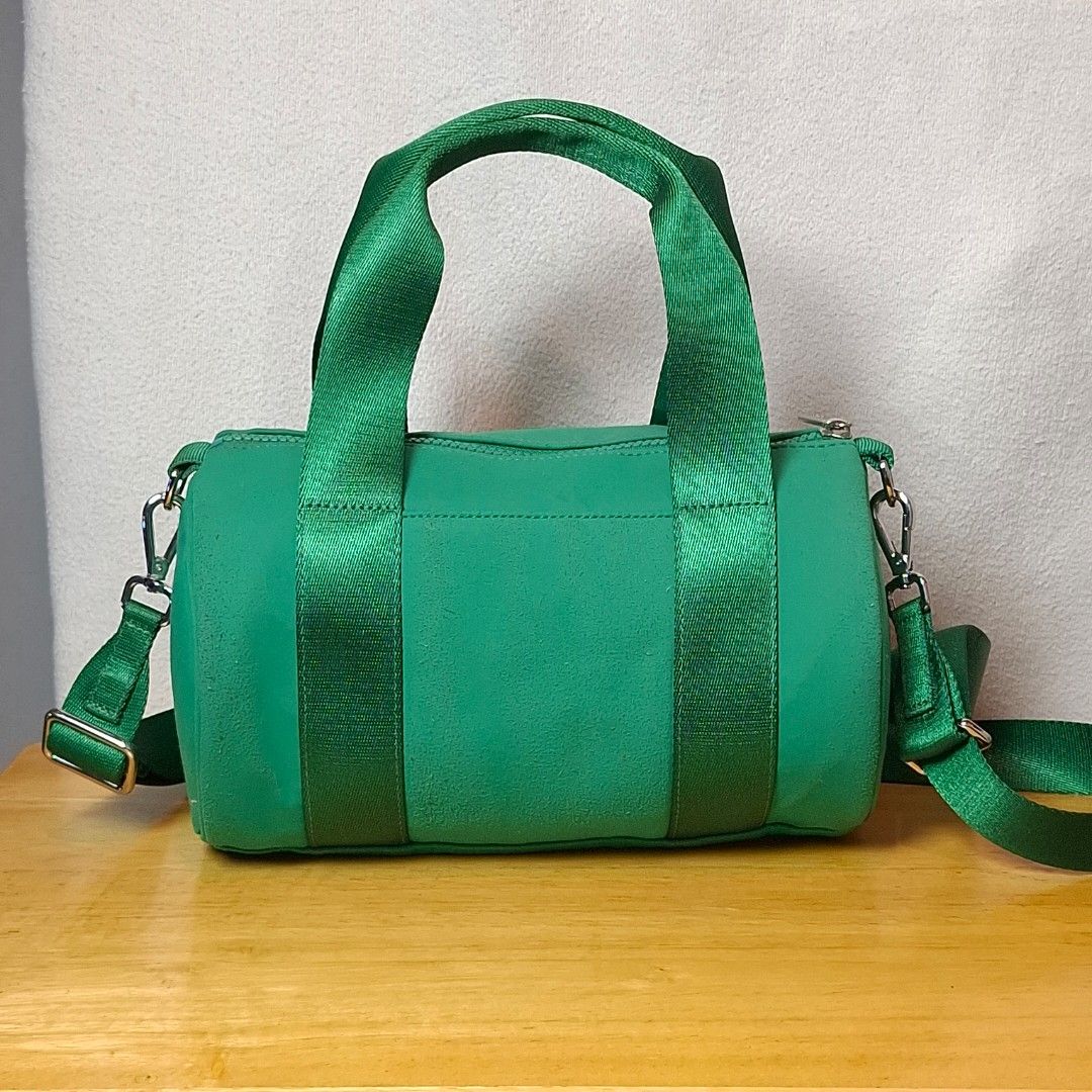 Lululemon Knit Nylon Mini Duffle Bag 5L (Category: Cross-body Bags) located in Baguio. Submitted by kathuu27 (Listing ID 1464897566, Image 2). Description: Lululemon Knit Nylon Mini Duffle Bag 5L 25cm x 16cm x 16cm Issue: Lints / Color stain (check pics) Baguio City Based (open for dropping/meet-up) Outside Baguio - Payment First Shipping +SF Courier: Jnt.