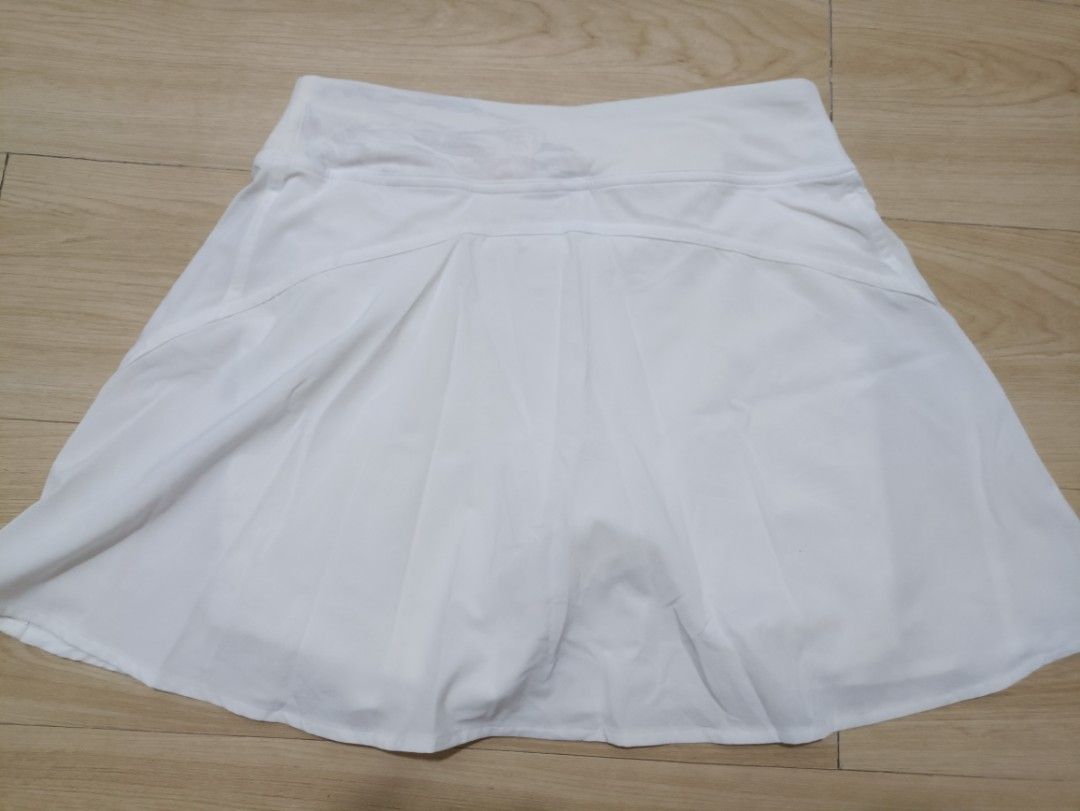 Lululemon white sports (Category: Activewear) located in Cavite. Submitted by yumiyuki00 (Listing ID 1464920815, Image 2). Description: May blue color transfer sa harap and likod Size 25 Length 14 JNT OR LALAMOVE MOP: GCASH LOC:BACOOR CAVITE.