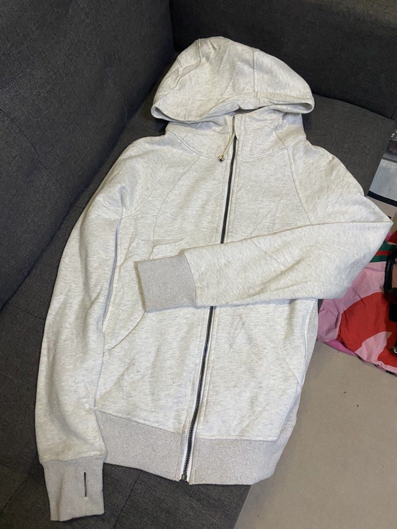 Lululemon Workout jacket (Category: Luxury Apparel) located in Caloocan City. Submitted by luxurymurayta888 (Listing ID 1464854354, Image 1). Description: small semi medium.