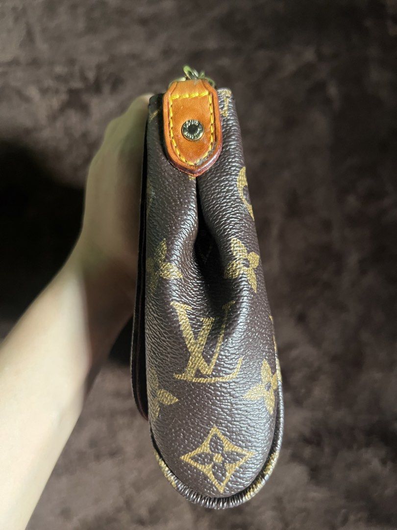 Lv Favorite Pm (Category: Shoulder Bags) located in Quezon City. Submitted by May.finds (Listing ID 1464842069, Image 2). Description: Nga.