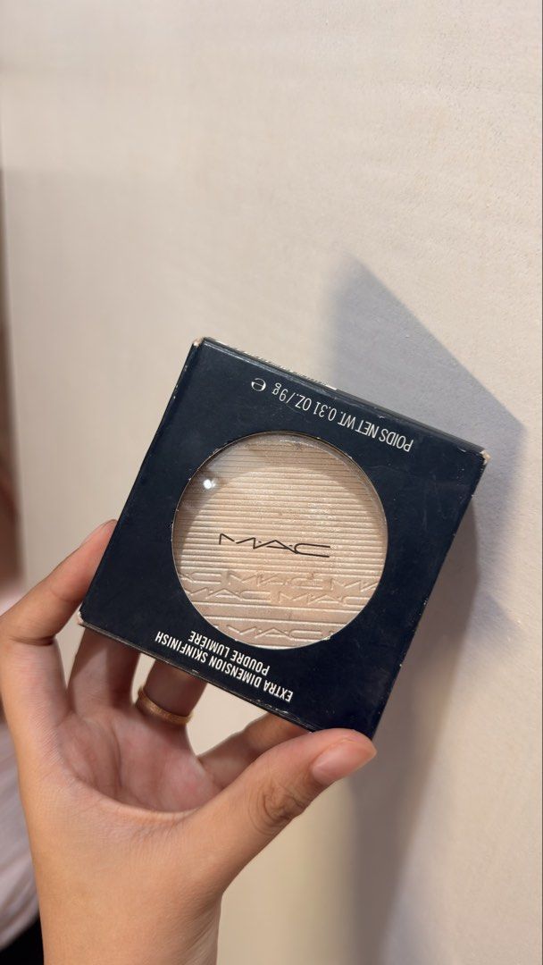 MAC Extra Dimension Skinfinish Poudre Lumiere (Category: Makeup) located in Taguig. Submitted by rodriguezjamieanne (Listing ID 1464915253, Image 1). Description: RFS: with issue pm me but still usable (nakatanggal pan need lang iglue) Shade: Double Gleam MOP gcash/maribank MOD lalamove/j&t .