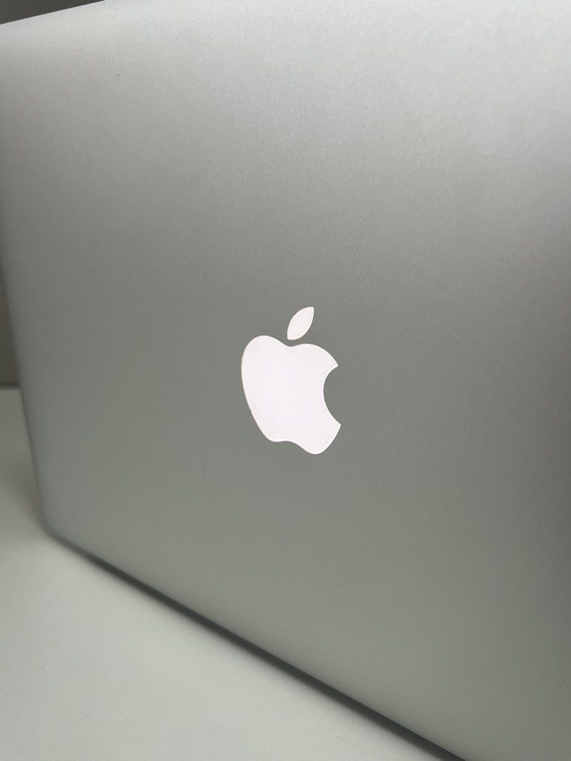MacBook Air (13-inch, Early 2015) (Category: Laptops & Notebooks) located in Manila. Submitted by makkiima (Listing ID 1464911665, Image 3). Description: 1.6 GHz Dual Core intel core i5 8 GB 1600 MHz DDR3 Intel HD Graphics 6000 1536 MB macOS Monterey Ver 12.7.6 * Authentic, not Refurbished * Ideal for College students Condition: 7/10 - Used but not abused - Battery Service - No lags, Issues, Works Perfectly Fine - Barely noticeable scratches on t