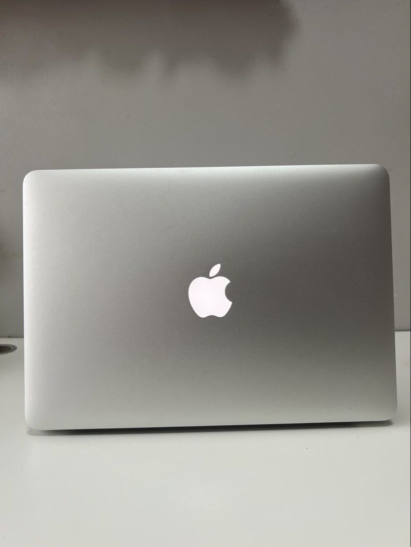 MacBook Air (13-inch, Early 2015) (Category: Laptops & Notebooks) located in Manila. Submitted by makkiima (Listing ID 1464911665, Image 2). Description: 1.6 GHz Dual Core intel core i5 8 GB 1600 MHz DDR3 Intel HD Graphics 6000 1536 MB macOS Monterey Ver 12.7.6 * Authentic, not Refurbished * Ideal for College students Condition: 7/10 - Used but not abused - Battery Service - No lags, Issues, Works Perfectly Fine - Barely noticeable scratches on t