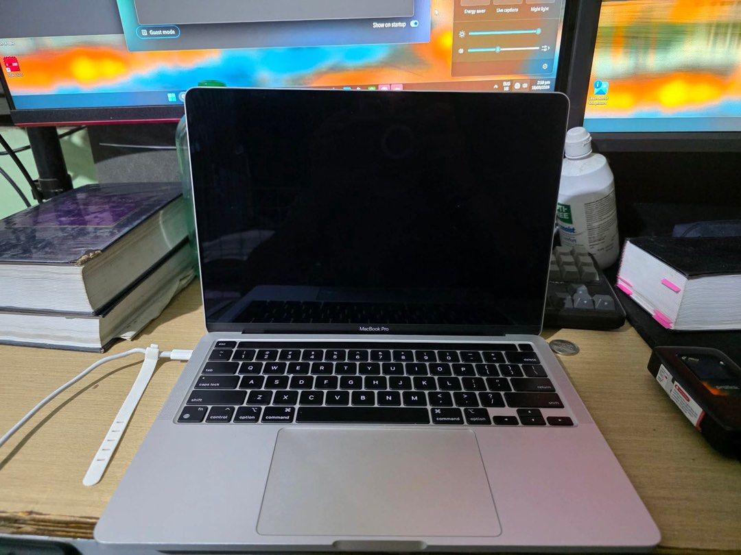 Macbook Pro M1 (Category: Laptops & Notebooks) located in Malabon City. Submitted by hawold256 (Listing ID 1464909864, Image 1). Description: Macbook Pro M1 8/256gb No Issue All working fine 89% batt capacity 250cc with charger no box location: potrero malabon.
