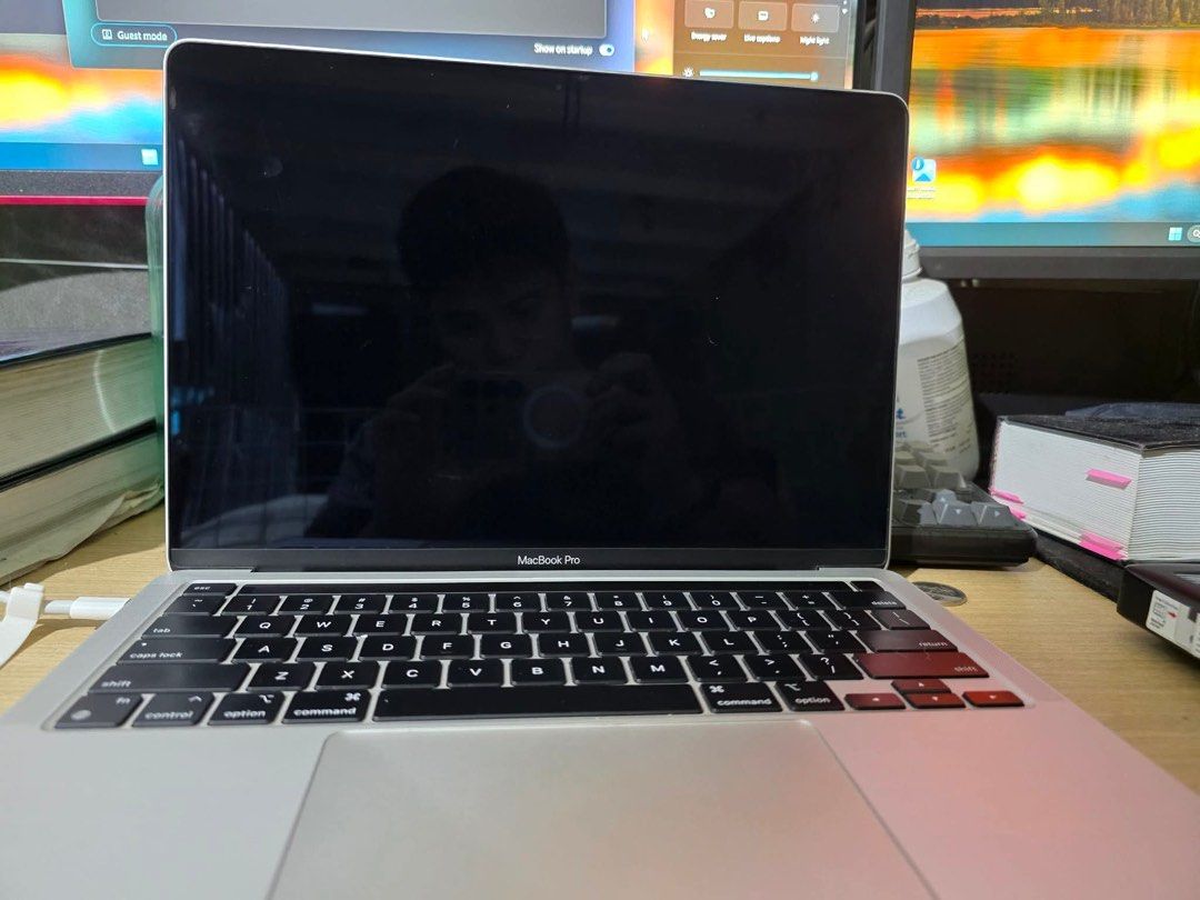 Macbook Pro M1 (Category: Laptops & Notebooks) located in Malabon City. Submitted by hawold256 (Listing ID 1464909864, Image 2). Description: Macbook Pro M1 8/256gb No Issue All working fine 89% batt capacity 250cc with charger no box location: potrero malabon.