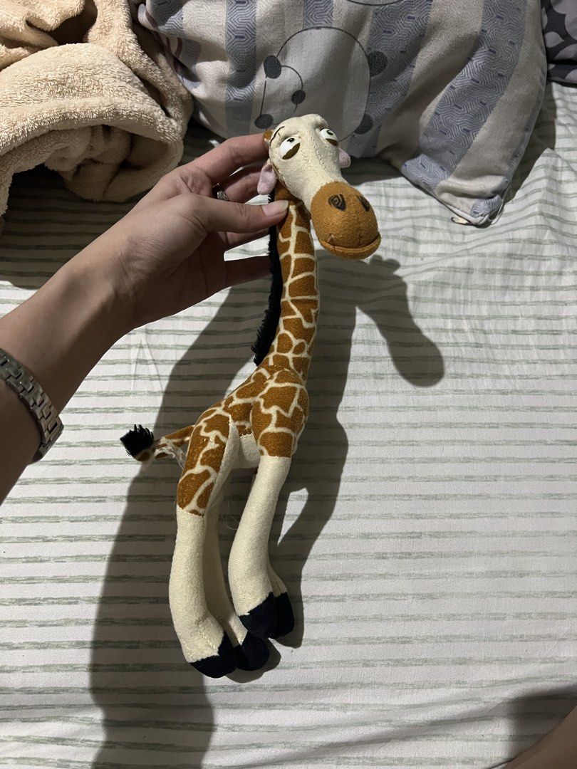 Madagascar Giraffe Plus Toy (Category: Plushies & Soft Toys) located in Manila. Submitted by erickalago (Listing ID 1464937259, Image 1). Description: loc: Manila.