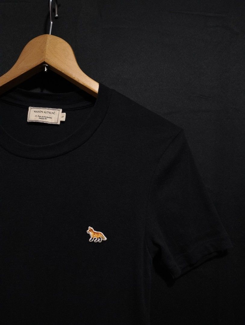 Maison Kitsune Black T-Shirt (Category: Shirts) located in Lapu Lapu. Submitted by kalyengkalat01 (Listing ID 1464785042, Image 2). Description: Maison Kitsune Fox T-Shirt — Slim Fit , Black Cotton Size : Xsmall Dimes : 18.5 Width 25 Length Color rate : 9.8 out of 10 —————————— Authentic | Legit 💯 — With Verified Qr Code Condition : Like New / Excellent ‼️ ISSUE : NONE 🚶‍♂️ Washed & Ready to Wear.