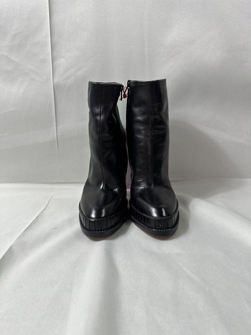 Maison Margiela Plexi Heel Leather Boots (Category: Sneakers & Footwear) located in Cabanglasan. Submitted by thefashiongarage.co (Listing ID 1464788452, Image 3). Description: Title - Maison Margiela Model/Name - Plexi Heel Leather Boots Size on Tag - 36 Conditiion - Excellent Condition with no major issue Dimension (WxLxH) - Category- Y2K/Casual/Runway/ Fashion Show Fitting - True to Size Made in - Italy Material - Leather With transparent Heel