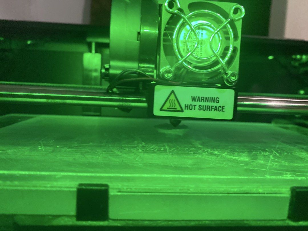 MakerBot Replicator 2 3D printer (Category: Printers, Scanners & Copiers) located in Singapore. Submitted by warrior67 (Listing ID 1464884379, Image 2). Description: - MakerBot Replicator 2 desktop 3D printer -RGB customisable lighting -works well -comes with it’s power supply and usb cable for connecting to laptop to print -using makerware app .