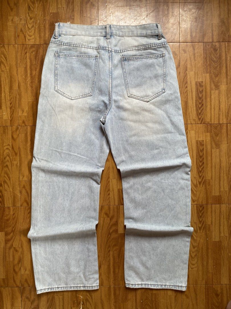 Manfinity Light Wash Denim Jeans Size M (Category: Jeans) located in Bulacan. Submitted by trippin_thriftin (Listing ID 1464901163, Image 2). Description: Size 30 - Brand/Model: Manfinity (Shein Jeans) - Size: Medium - Color/Wash: Neutral light blue with subtle fading - Fit: Straight leg - Details: Classic five-pocket styling, zip fly, branded button - Origin: Made in China.