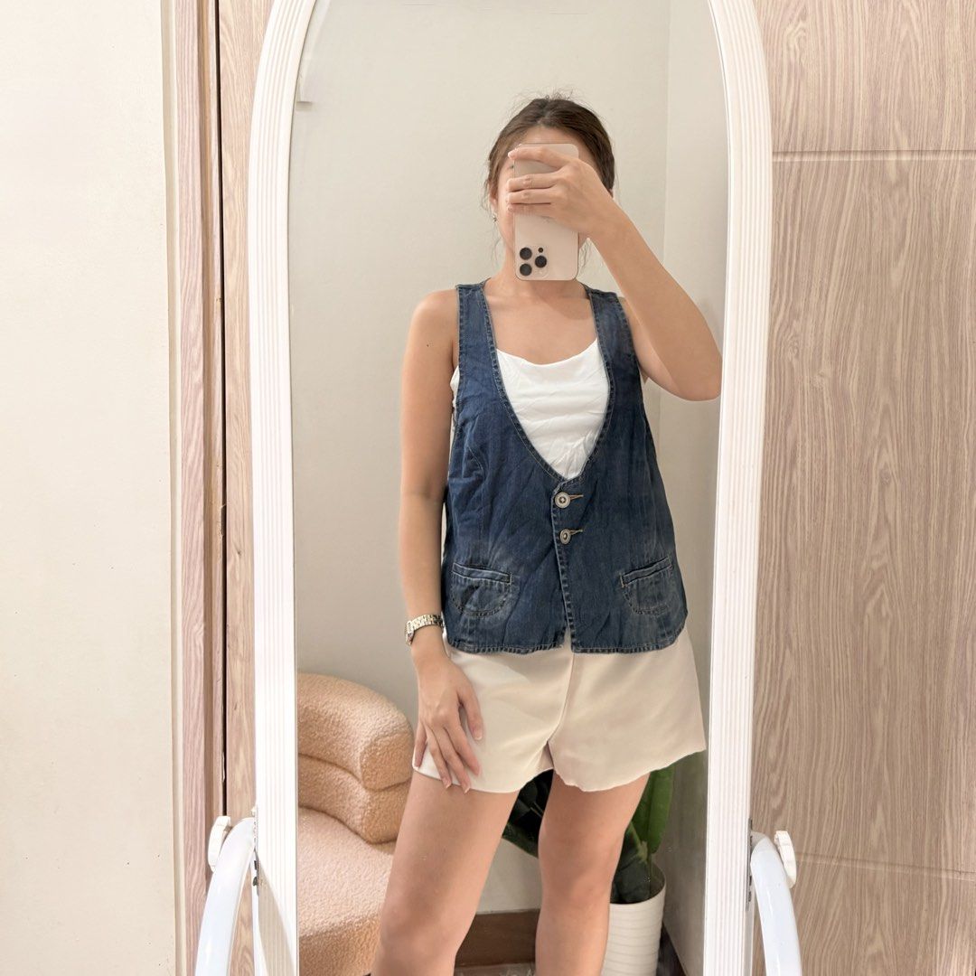 Maong Top (Category: Others Tops) located in Quezon City. Submitted by kaye_oineza (Listing ID 1464798942, Image 2). Description: 🍃 Maong Top Large-Semi XL Brand: JEANWEST.