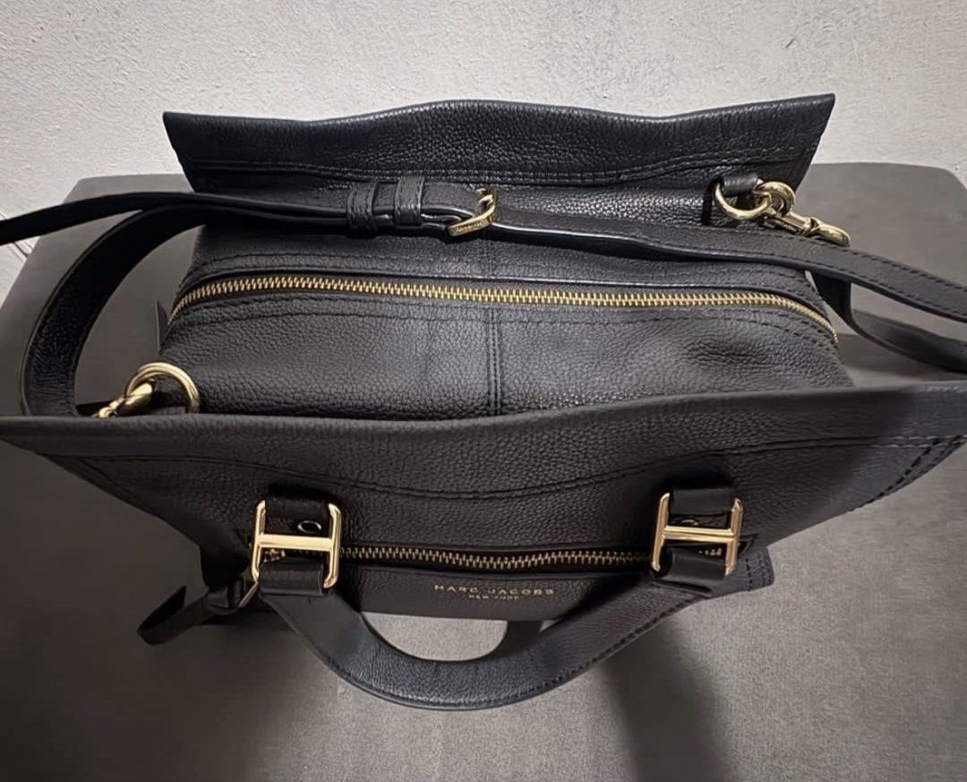 Marc Jacobs leather bag (Category: Shoulder Bags) located in Manila. Submitted by bwshoppe (Listing ID 1464880469, Image 2). Description: Marc Jacobs black leather bag can be carried in 2 ways, shoulder or hand bag with 1 zip outer pocket & 1 zip inner pocket. Comes with its original paper bag. Size: L 8”X W 12” X 6” base “A” mint conditon, very spacious inside. Purchased in Marc Jacobs shop in the US. .
