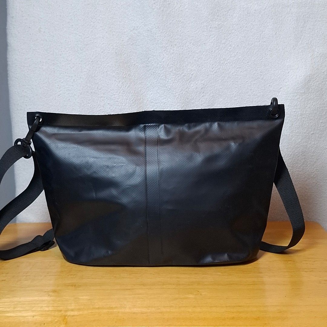 MARJAQE Waterproof Sling Bag (Category: Sling Bags) located in Baguio. Submitted by kathuu27 (Listing ID 1464898100, Image 2). Description: MARJAQE waterproof sling bag 26 x 11 x 20cm Verygood condition Minimal sign of usage Baguio City Based (open for dropping/meet-up) Outside Baguio - Payment First Shipping +SF Courier: Jnt.