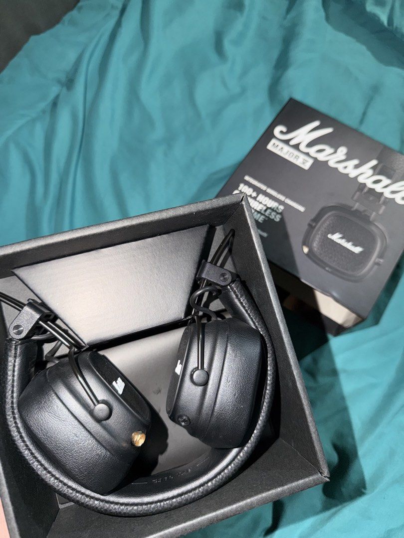 Marshall Major V (Category: Headphones & Headsets) located in Taguig. Submitted by jellyacy (Listing ID 1464906343, Image 2). Description: 🎧 Marshall Major V • 100+ hours wireless playtime • Bluetooth / Bluetooth LE Audio • 40mm dynamic drivers • Wireless charging compatible • Customizable M-button • Comes with 3.5mm audio cable + USB-C cable • Compatible with iPhone & Android.