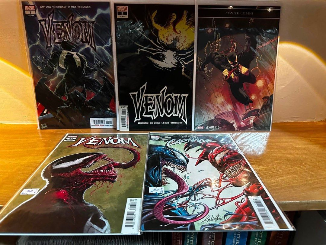 Marvel Venom Comic Books Lot (Category: Comics & Manga) located in Caloocan City. Submitted by saintsss23 (Listing ID 1464852534, Image 1). Description: Venom set: Venom issue 1, 2, and 10 Venom issue 33 Venom war carnage issue 1.