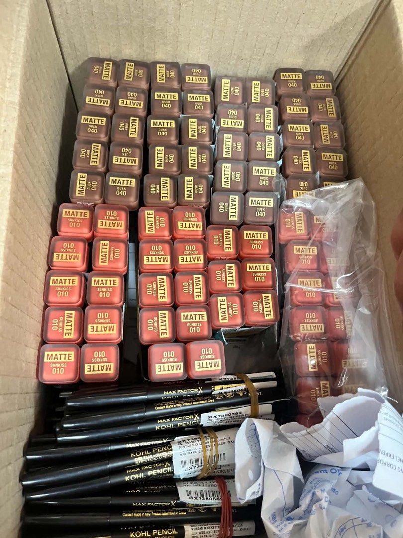 Maxfactor Lippies Bundle of 3 for 500 Original (Category: Makeup) located in Mandaluyong City. Submitted by evrythingonline (Listing ID 1464800098, Image 3). Description: MaxfactorLippies Bundle ✨ Discover the MaxfactorLippies Bundle ✨ This bundle includes 3 matte shades: Caramel 045 and Mauve 060. Perfect for makeup enthusiasts, it offers a versatile palette for your collection. Each shade is designed to complement various looks, making it a mus