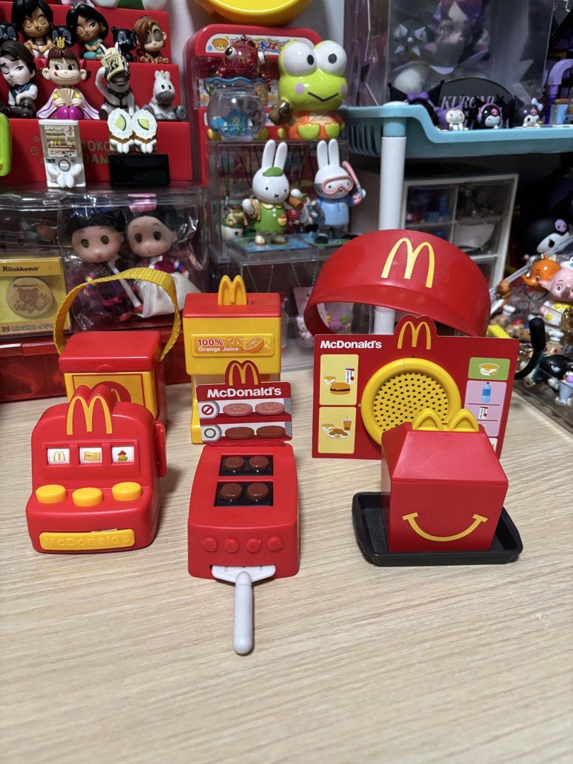 Mcdo Toy Set (Category: Other Merchandise) located in Caloocan City. Submitted by meowietrinkets (Listing ID 1464937170, Image 1). Description: .