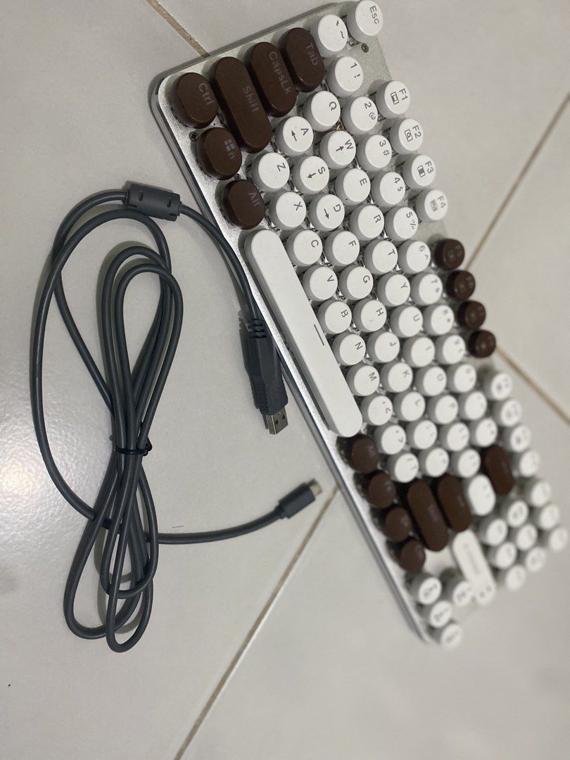 Mechanical Keyboard (Category: Computer Keyboard) located in Makati City. Submitted by jhentuball49023 (Listing ID 1464897590, Image 1). Description: E-Yooso Mechanical Keyboard Like new! .