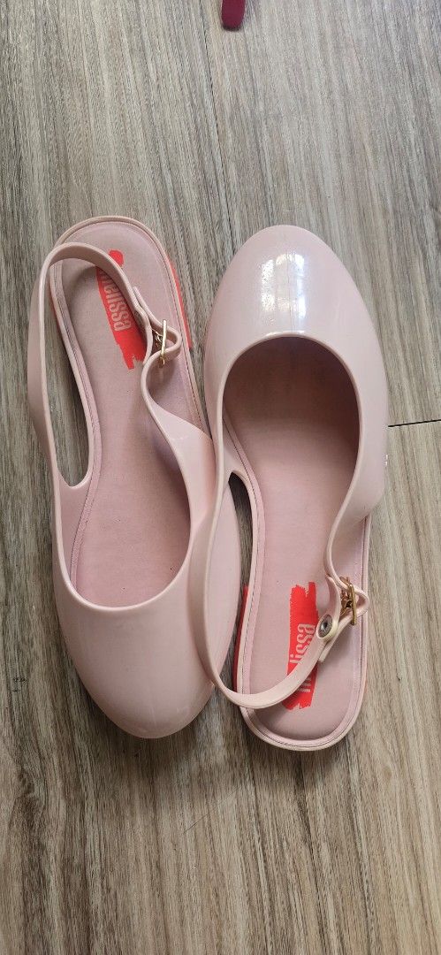 Melissa jelly sandals pink size 37 (Category: Flats & Sandals) located in Caloocan City. Submitted by kvillantes (Listing ID 1464782356, Image 1). Description: D E C L U T T E R I N G Size: US6 /23.5 RFS: Twice or thrice lang nasuot, impulse buying 🤦‍♀️ Location: North Caloocan Brgy 181 Shipping: Lalamove/Grab/J&T Payment first po 🙂 Fixed Price! 💯 Orig! 😊 *Personal preloved bought brand new, sayang naman kung nakatambak lang. 📩 09773827536.