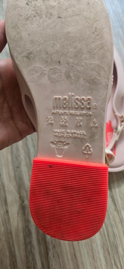 Melissa jelly sandals pink size 37 (Category: Flats & Sandals) located in Caloocan City. Submitted by kvillantes (Listing ID 1464782356, Image 2). Description: D E C L U T T E R I N G Size: US6 /23.5 RFS: Twice or thrice lang nasuot, impulse buying 🤦‍♀️ Location: North Caloocan Brgy 181 Shipping: Lalamove/Grab/J&T Payment first po 🙂 Fixed Price! 💯 Orig! 😊 *Personal preloved bought brand new, sayang naman kung nakatambak lang. 📩 09773827536.