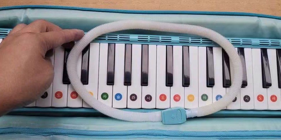 MELODION /MELODICA (Category: Musical Instruments) located in Sablan. Submitted by gongonshelley12 (Listing ID 1464799307, Image 3). Description: 500 ONLY... EXCELLENT CONDITION MELODION /MELODICA COMPLETE SET WITH CASE JAPAN SURPLUS ANG MAHAL PO NG ORIGINAL PRICE NITO NASA 5000+ NO BATTERY NEEDED, HIHIPAN NIYO LANG PARA TUMUNOG WORKING WELL PO ITO, READY TO USE.