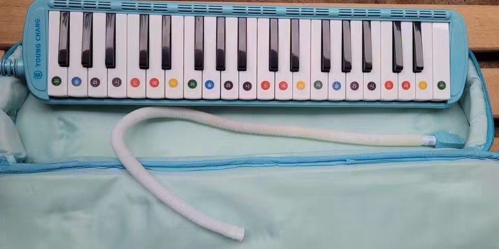 MELODION /MELODICA (Category: Musical Instruments) located in Sablan. Submitted by gongonshelley12 (Listing ID 1464799307, Image 1). Description: 500 ONLY... EXCELLENT CONDITION MELODION /MELODICA COMPLETE SET WITH CASE JAPAN SURPLUS ANG MAHAL PO NG ORIGINAL PRICE NITO NASA 5000+ NO BATTERY NEEDED, HIHIPAN NIYO LANG PARA TUMUNOG WORKING WELL PO ITO, READY TO USE.