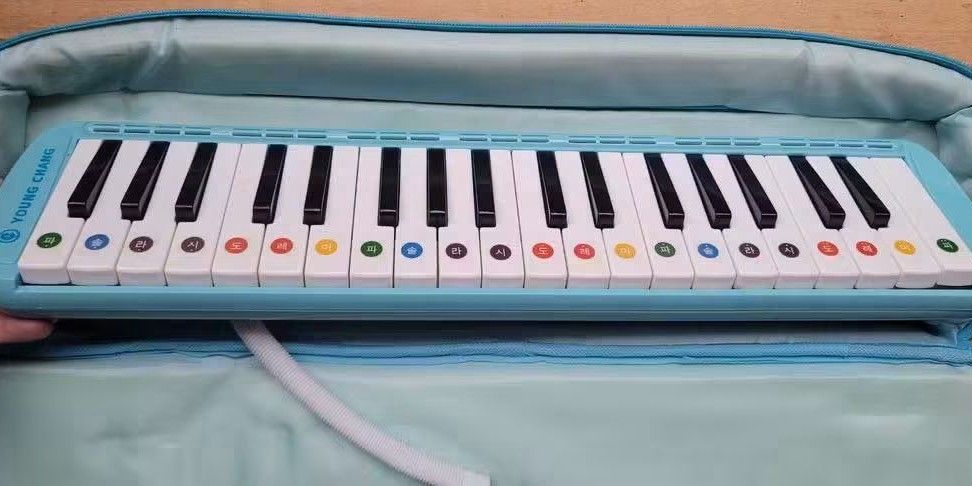 MELODION /MELODICA (Category: Musical Instruments) located in Sablan. Submitted by gongonshelley12 (Listing ID 1464799307, Image 2). Description: 500 ONLY... EXCELLENT CONDITION MELODION /MELODICA COMPLETE SET WITH CASE JAPAN SURPLUS ANG MAHAL PO NG ORIGINAL PRICE NITO NASA 5000+ NO BATTERY NEEDED, HIHIPAN NIYO LANG PARA TUMUNOG WORKING WELL PO ITO, READY TO USE.