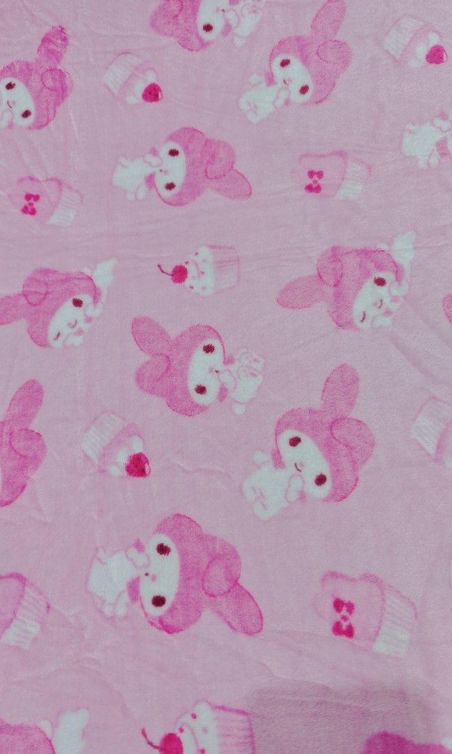 Melody Cupcake Blanket/ Double size (Category: Bedding & Towels) located in Mariveles. Submitted by hl.reyrfinds (Listing ID 1464775318, Image 2). Description: 🍀☘️🍀☘️🍀 Fur Fleece Blanket/ Double size Soft & Glossy, Midweight ‼️Minimal washable dirt Pay first. MOD: J&T.