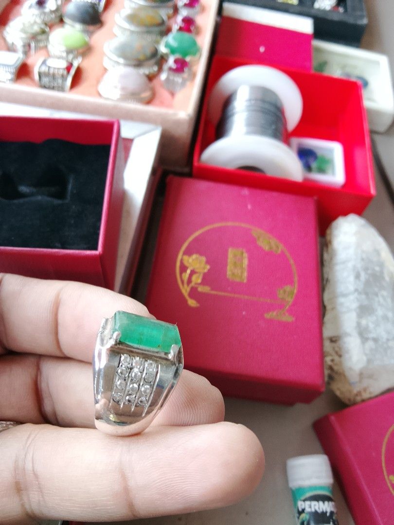 Men Ring (Category: Jewelry) located in Johor Bahru. Submitted by nua_jb (Listing ID 1464814413, Image 3). Description: Emerald , Zamrud, Silver Ring, Cincin Perak.