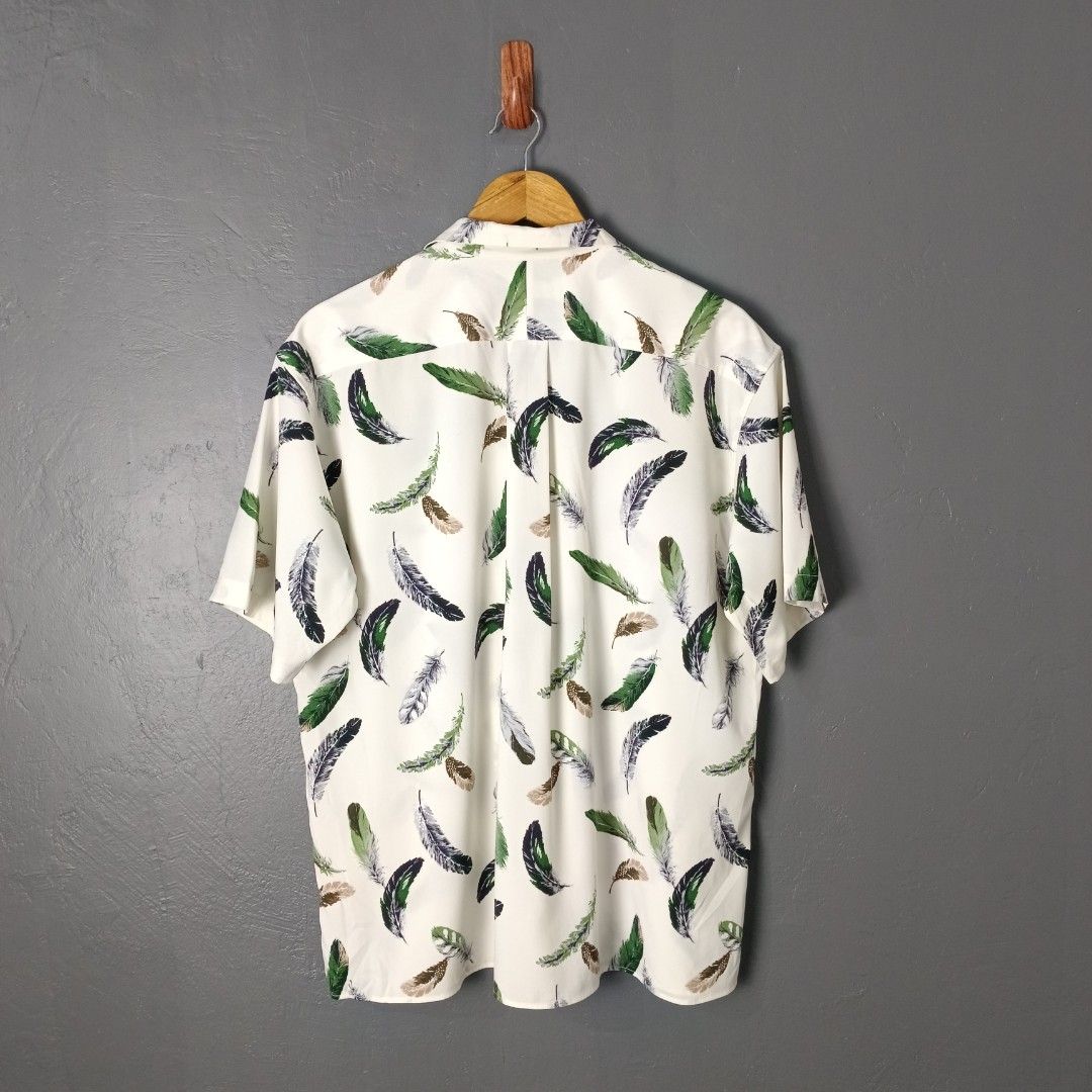 Men's - Beams (Category: Tshirts & Polo Shirts ) located in Bacolod City. Submitted by drop.ph (Listing ID 1464801826, Image 3). Description: Beams - Camp Collar Authentic *Size M - 22x27.5 *Excellent cloth *Dot stain and small slit on collar *Price: 880php *Add SF if outside Bacolod City .