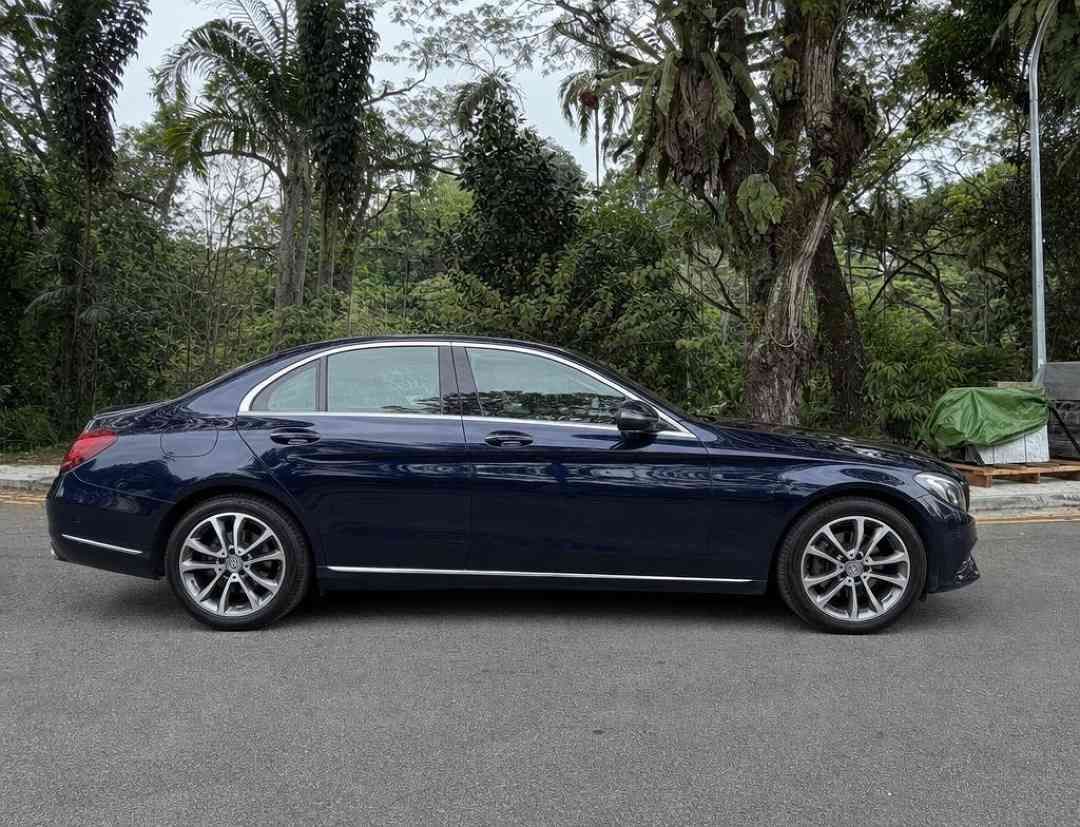 Mercedes-Benz E-Class Saloon 2016 E250 Exclusive (A) (Category: Used Cars) located in Singapore. Submitted by carousell_certified_partners (Listing ID 1464911464, Image 2). Description: Rare 1 owner unit! Fully maintained by C&C since Day 1! Bringing back the traditional feel on this Exclusive spec on the E250. Experience the luxury, high spec refinement and performance with the Benz E250 exclusive with its all round ambient lighting!. Flexible f