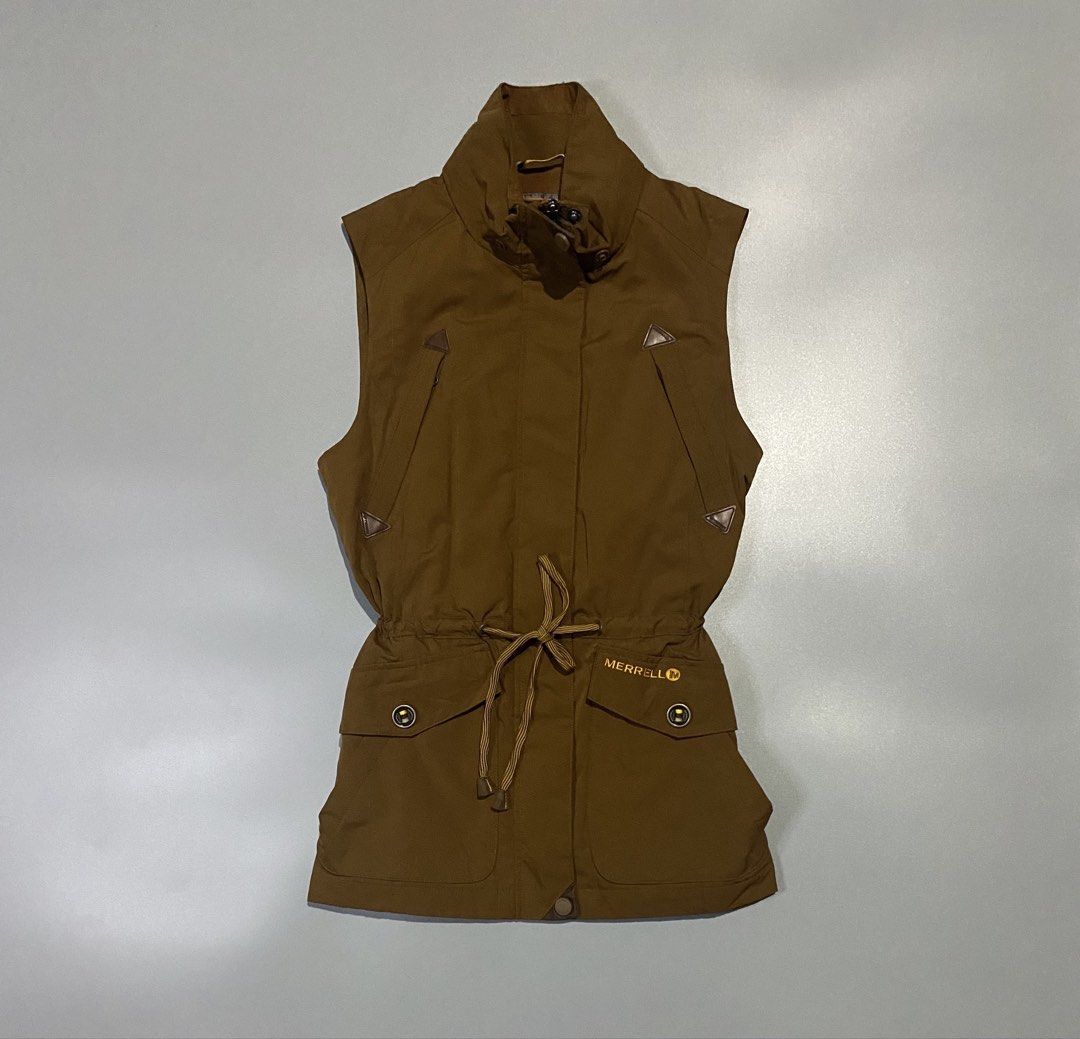 MERRELL Utility Cargo Vest (Category: Activewear) located in Jamindan. Submitted by suecyyythrift (Listing ID 1464896233, Image 1). Description: Small on Tag 17x26 Best Fit - Small to Medium As new Condition No Flaws .