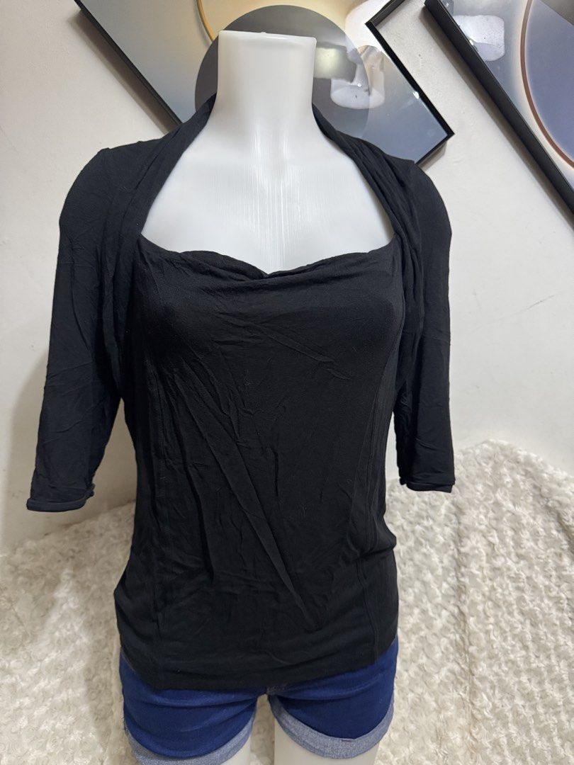 Mexx Black Cowl Neck Top Size M (Category: Sleeveless) located in Marikina City. Submitted by lorradel (Listing ID 1464895961, Image 1). Description: - Brand: Mexx - Color: Black - Size: M fits up to L - Design: Elegant cowl neckline with a structured drape and half sleeves - Fabric: Soft and stretchy for all-day comfort - Versatility: Easy to style with both jeans and skirts for casual or daily wear - MAY HAVE some washable stains (hindi maiiwas