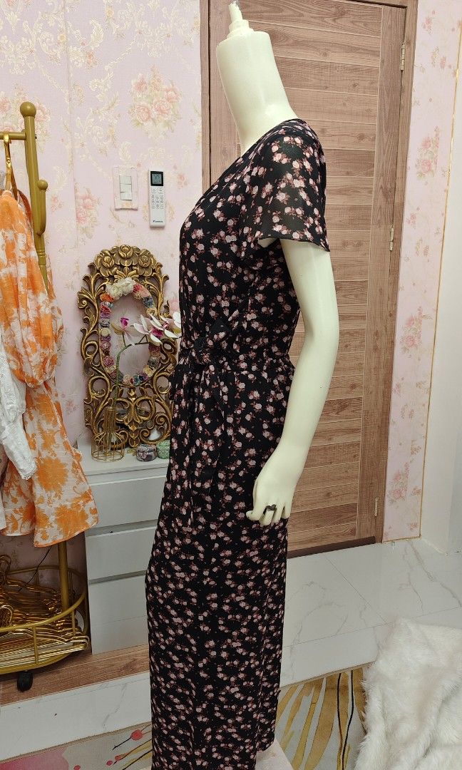 Michael Kors Black Floral Jumpsuit (Category: Luxury Apparel) located in Pagudpud. Submitted by altheacee063978 (Listing ID 1464954366, Image 3). Description: .