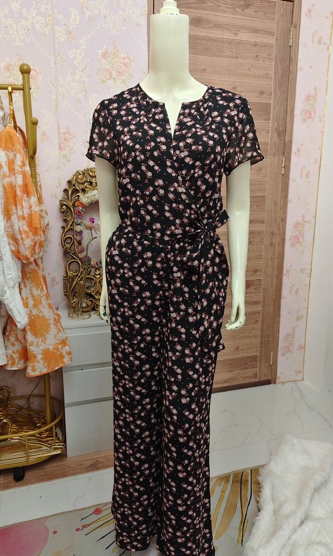 Michael Kors Black Floral Jumpsuit (Category: Luxury Apparel) located in Pagudpud. Submitted by altheacee063978 (Listing ID 1464954366, Image 2). Description: .