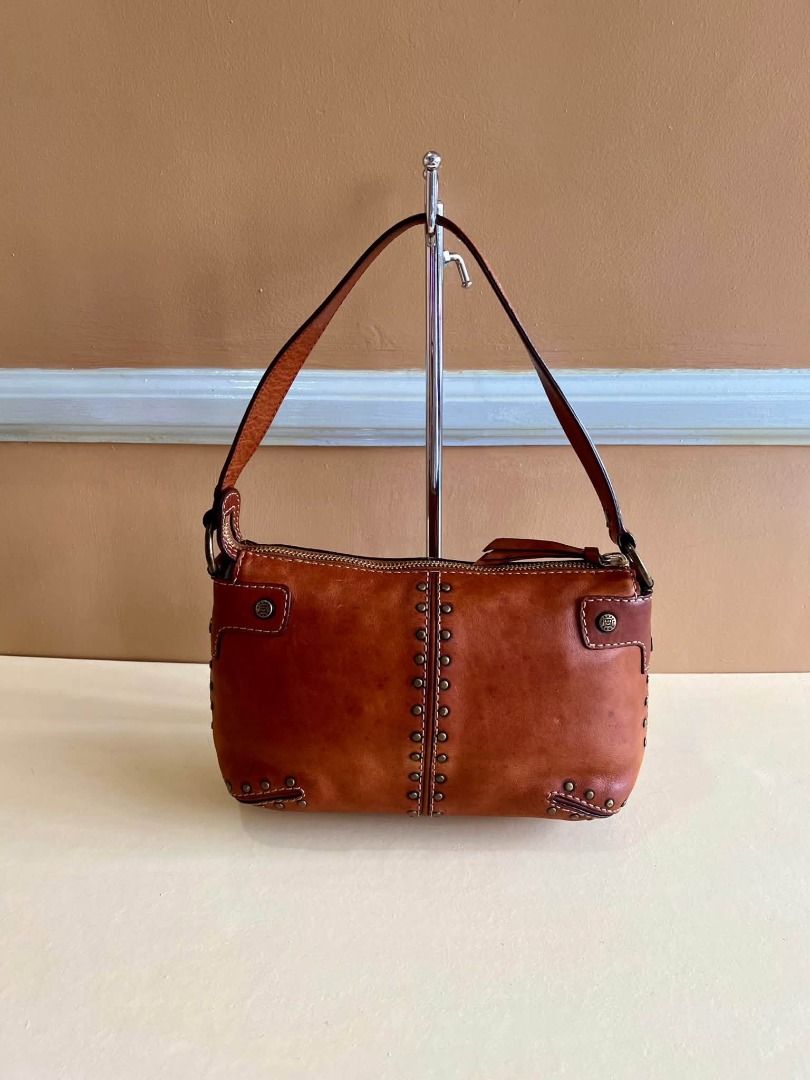 MICHAEL KORS Brand Shoulder or Hand Bag (Category: Shoulder Bags) located in Quezon City. Submitted by bellafashion08 (Listing ID 1464902385, Image 3). Description: Dimension: - Height = 6.5 in. - Length = 9 in. * From U.S * Nice in actual .