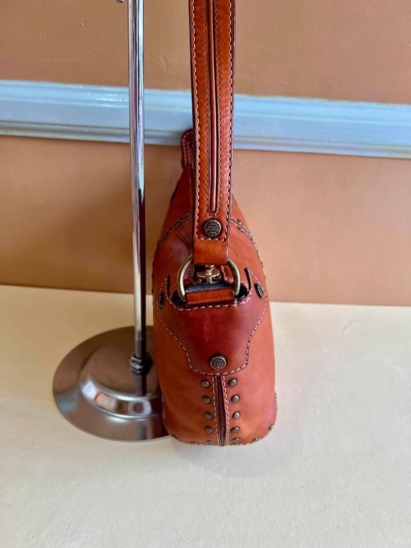 MICHAEL KORS Brand Shoulder or Hand Bag (Category: Shoulder Bags) located in Quezon City. Submitted by bellafashion08 (Listing ID 1464902385, Image 2). Description: Dimension: - Height = 6.5 in. - Length = 9 in. * From U.S * Nice in actual .