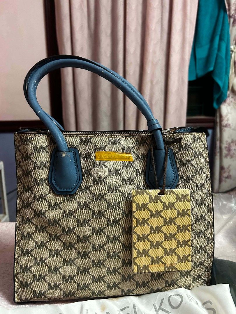 Michael Kors signature tote (Category: Luxury Bags & Wallets) located in Cebu City. Submitted by alwayssecondoption (Listing ID 1464914486, Image 1). Description: Never been used, but kept in the attic, has visible handle peeling and no stains comes with a dustbag.