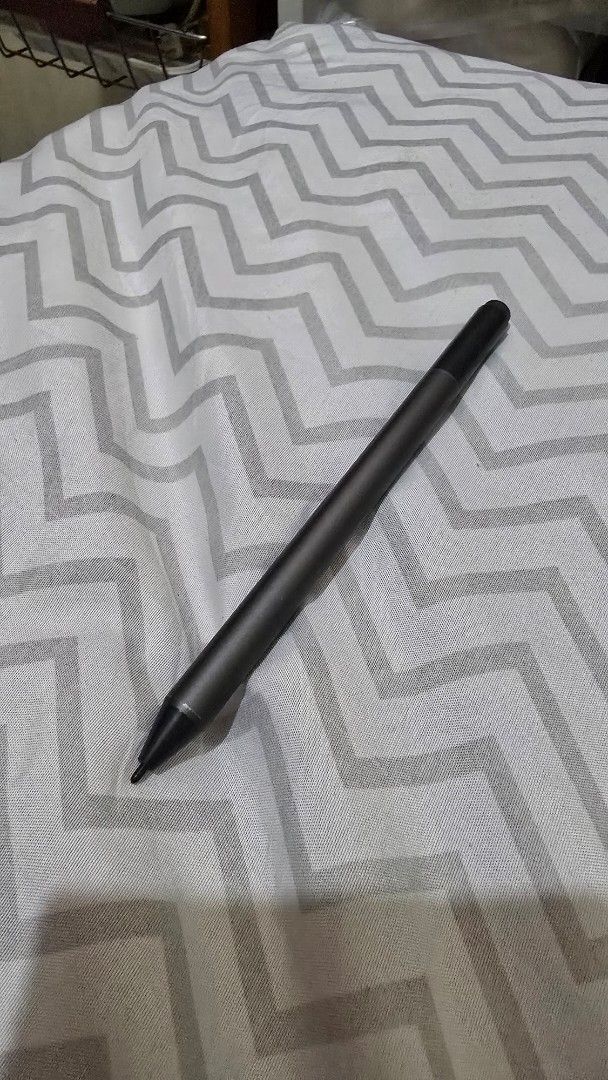 Microsoft Surface Pro Pen (Category: Other Mobile & Gadget Accessories) located in Pasig City. Submitted by aangelic (Listing ID 1464968483, Image 1). Description: barely used, authentic .
