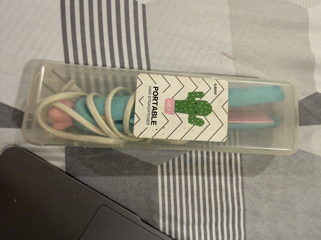 Mini Hair Straightener (Category: Hair Accessories) located in Manila. Submitted by samm_r (Listing ID 1464823486, Image 1). Description: .