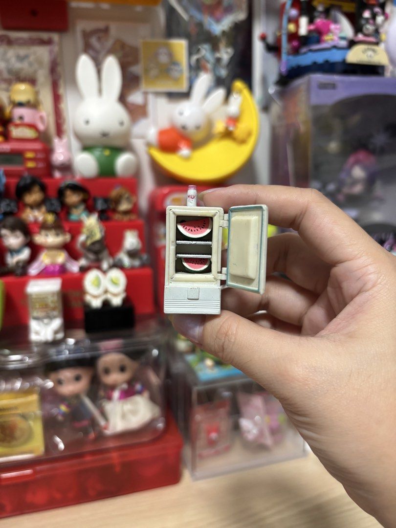 Mini Refrigerator (Category: Other Merchandise) located in Caloocan City. Submitted by meowietrinkets (Listing ID 1464943232, Image 2). Description: .