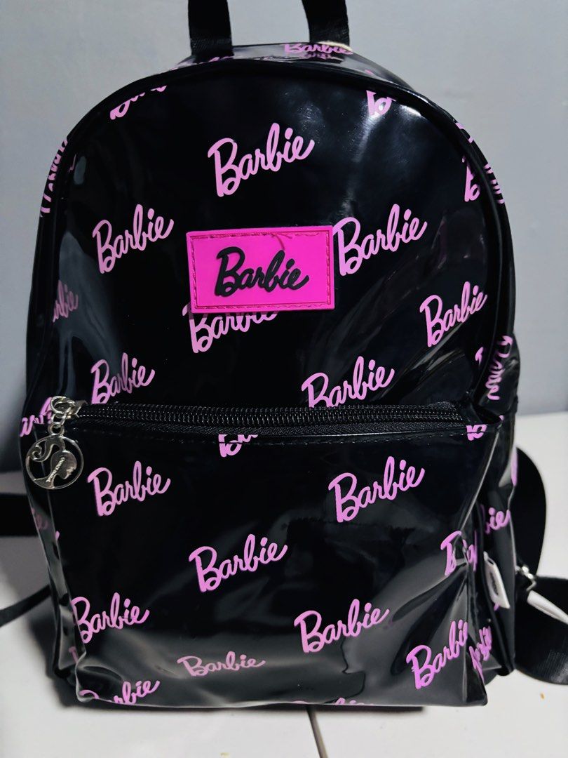 Miniso Barbie Collection Cool Backpack (Category: Backpacks) located in Manila. Submitted by nicolesal (Listing ID 1464874073, Image 3). Description: For sale Miniso Barbie Backpack Tag still intact Issue: Zipper wala na yung barbie logo lang see photo for details But in good condition bago din yung loob pa pwede sa maarte Loc: Manila can do shipping 📍.