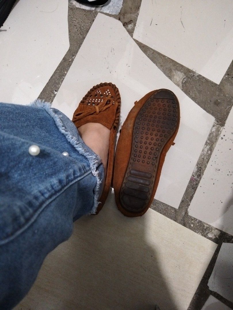 Minnetonka (Category: Sandals) located in El Salvador. Submitted by francheskaukayukay (Listing ID 1464868906, Image 3). Description: .