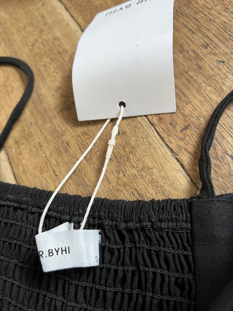 mirbyhi black linen top (Category: Sleeveless) located in Antipolo. Submitted by dullfeirie (Listing ID 1464778448, Image 2). Description: .