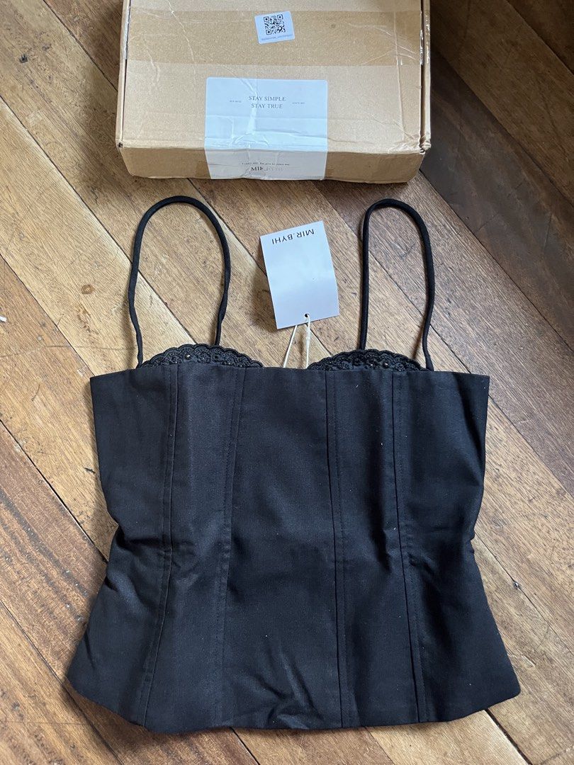 mirbyhi black linen top (Category: Sleeveless) located in Antipolo. Submitted by dullfeirie (Listing ID 1464778448, Image 1). Description: .