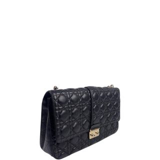 (Category: ) located in . Submitted by iconluxe (Listing ID 1464841202, Image 1). Description: .